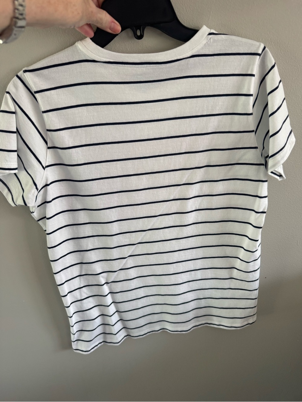 EUC Vineyard Vines Women’s White/Navy Striped Tee w Pink Logo Fun Beach Preppy - Picture 3 of 13